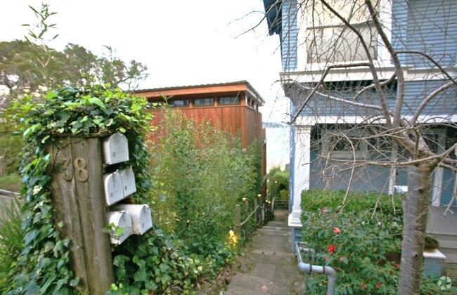 Building Photo - 38 Bulkley Ave