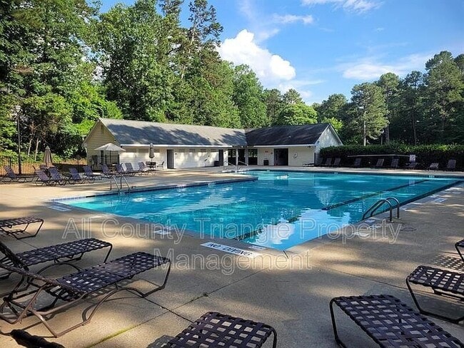 Building Photo - 4904 Kinross Ct