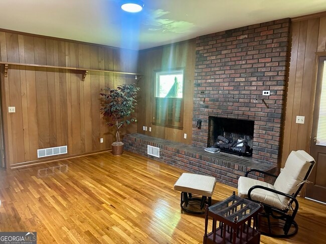 Building Photo - 1375 Zebulon Rd