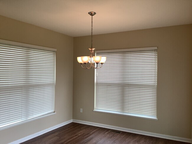Building Photo - 390 Modesta Rd