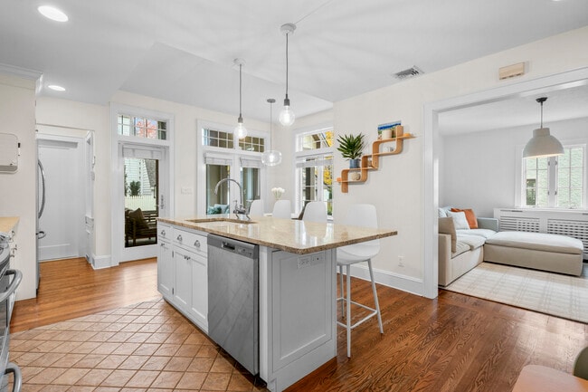 Building Photo - 39 Hillcrest Ave