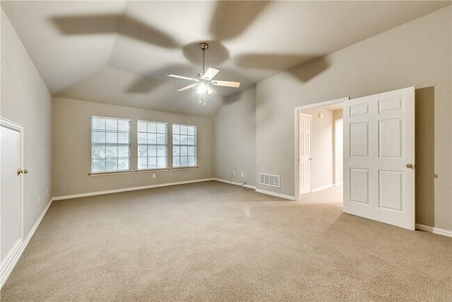 Building Photo - 2016 Deer Path Ct