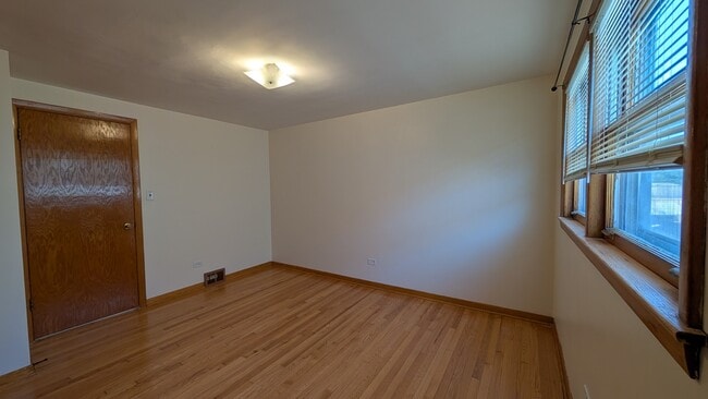 Building Photo - 4346 S Karlov Ave