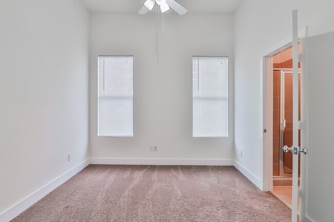 Building Photo - 4403 Austin St