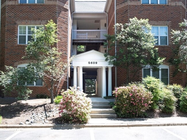 Building Photo - 5609 Fairview Rd