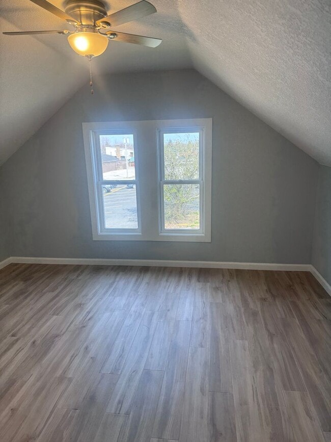 Building Photo - Remodeled 4 Bedroom 1 Bathroom Home