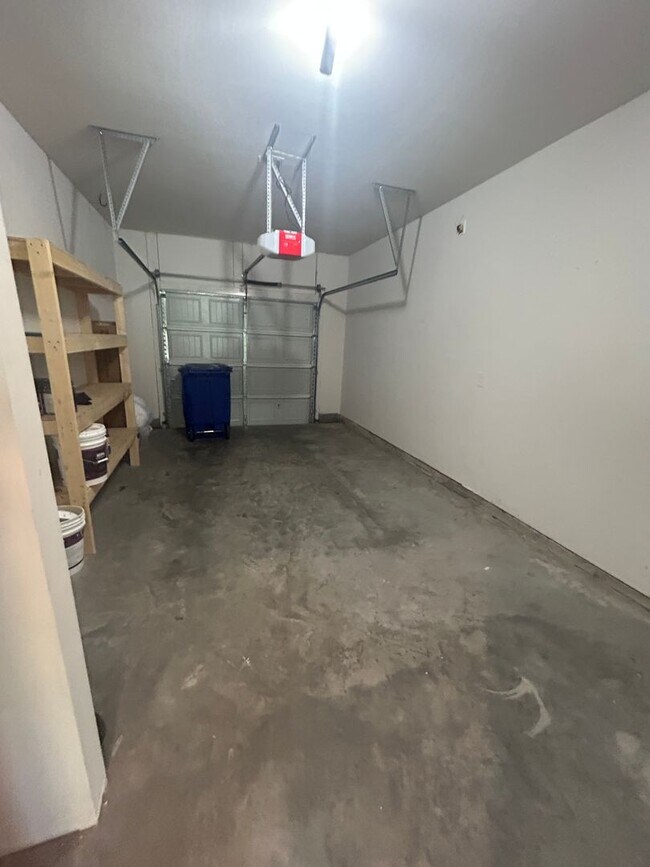 Building Photo - Modern Fountain Park Townhome with Open Floor Plan & 9’ Ceilings