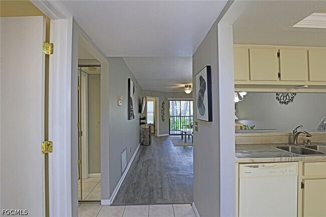 Building Photo - 15178 Parkside Dr