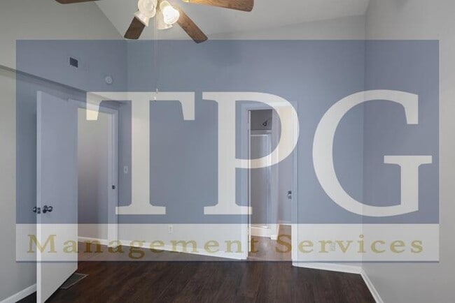 Building Photo - Newly Renovated, Pet Friendly Home in KCMO!