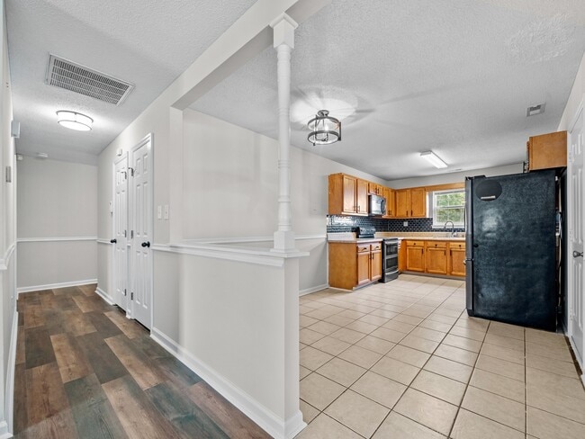 Building Photo - 1212 Gerald Dr