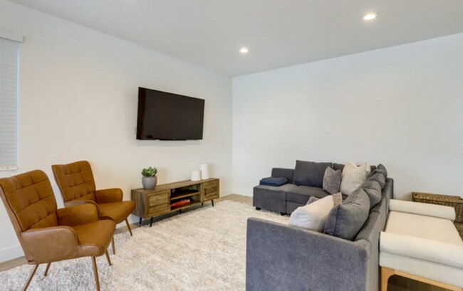 Building Photo - FURNISHED Charming 4 bedroom, 2.5 American Fork Home