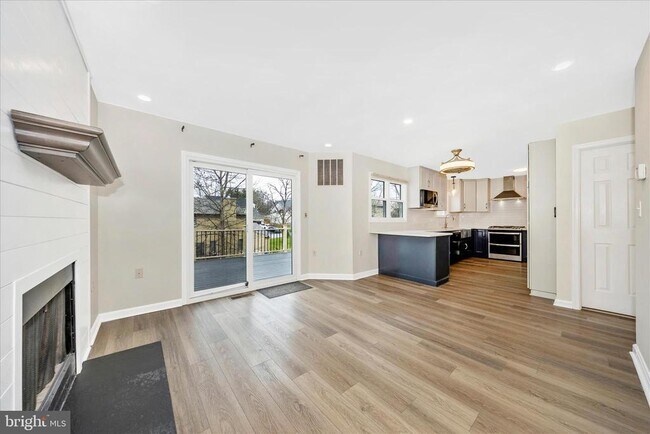 Building Photo - 6634 Rockridge Rd