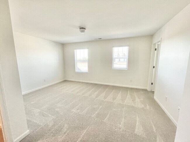 Building Photo - Spacious 3 Bedroom Townhome minutes from I-85 - AVAILABLE July 2026