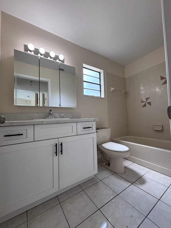 Building Photo - 3039 Queen Palm Dr
