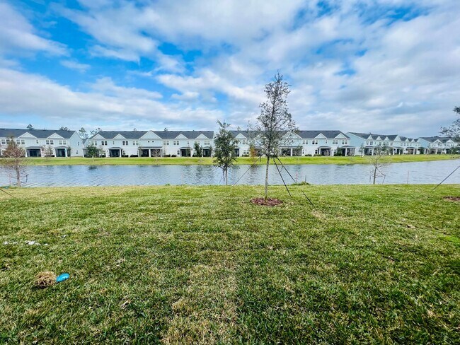 Building Photo - Lagoon Life + Luxury Living in St. Johns County - Beachwalk Townhome on the water!
