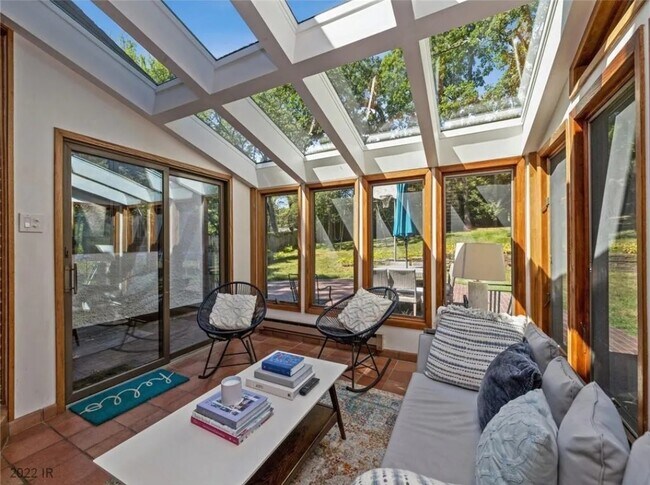 Sun room - 5505 Waterbury Rd