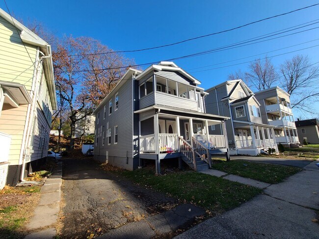Building Photo - 25 Prescott St