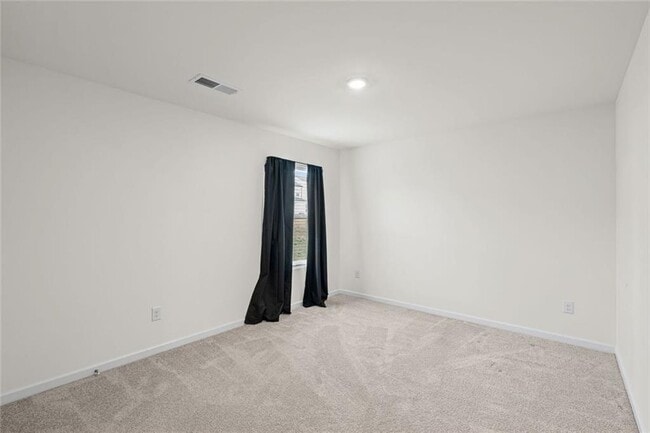 Building Photo - 166 Champlain Rd