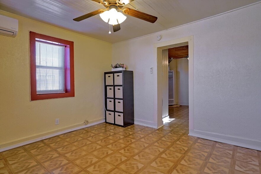 Building Photo - 1506 Edith Blvd NE