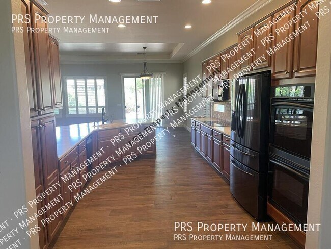 Building Photo - 4626 E Blue Spruce Ln