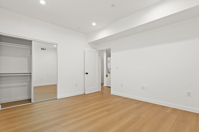 Building Photo - 1631 S New Hampshire Ave