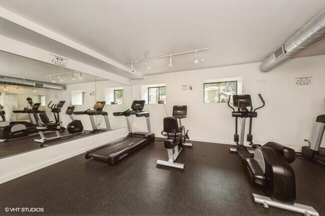 Building Photo - 4537 S Drexel Blvd