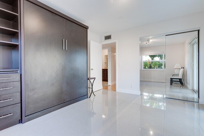 Building Photo - 509 Capri Dr