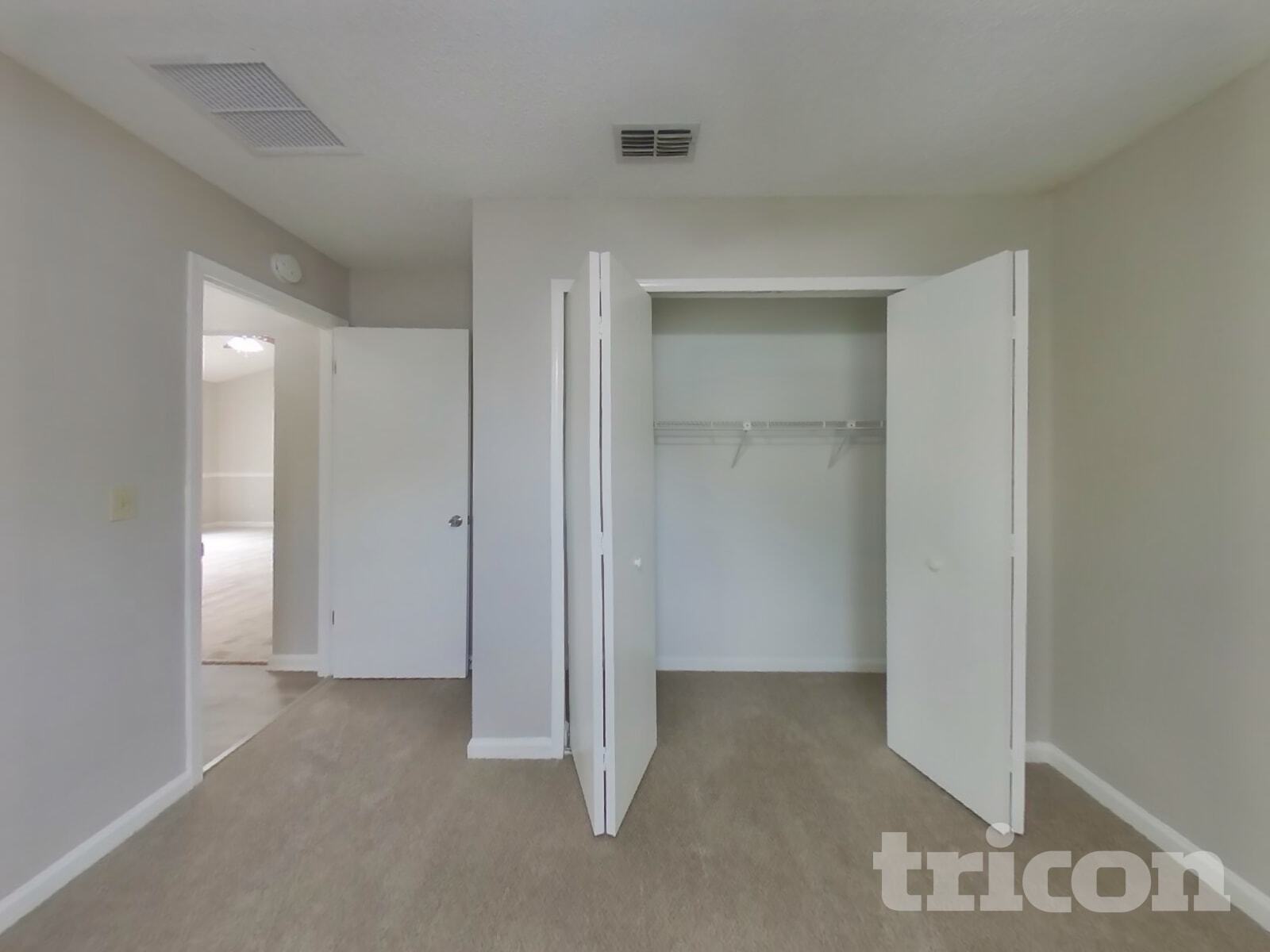 Building Photo - 1854 MacKenzie Ct N