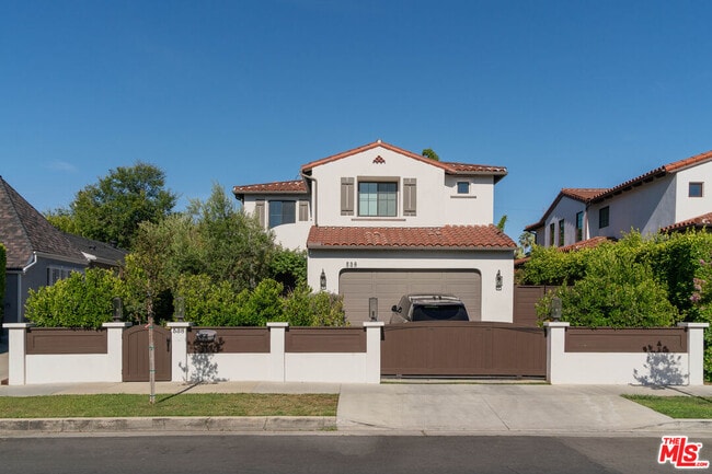 Building Photo - 538 N Sierra Bonita Ave