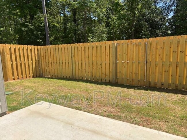 Building Photo - 3015 Venetian Dr