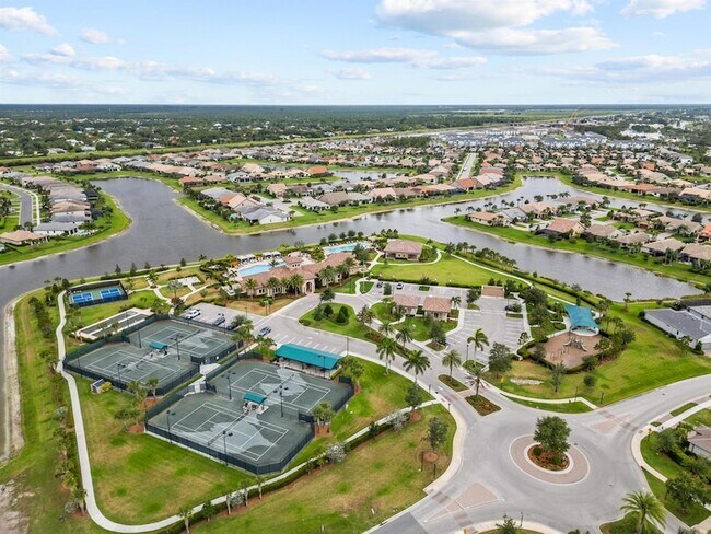 Building Photo - 680 SE Villandry Way