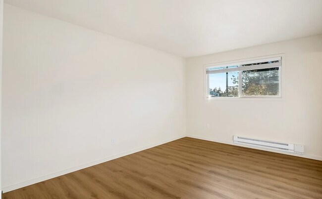 Building Photo - Updated Duplex