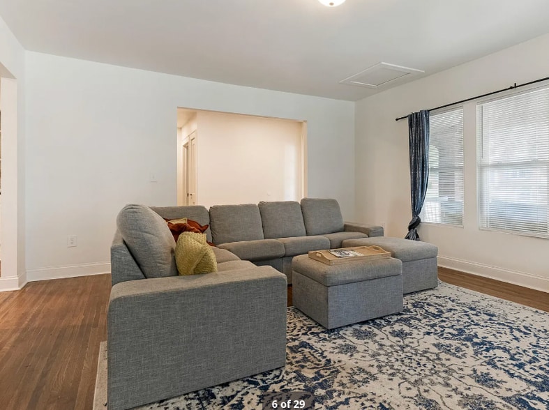 Building Photo - 1102 Ln St