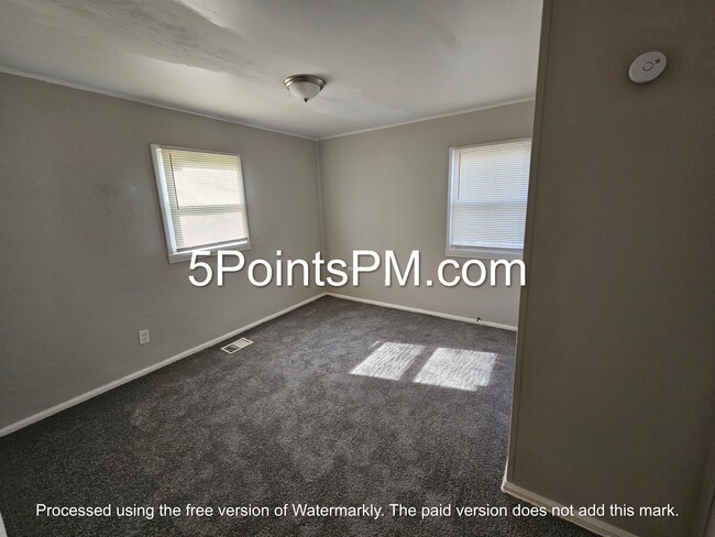 Building Photo - 4332 E 143rd St