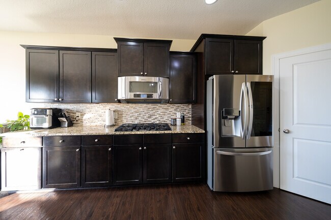 Building Photo - 5075 Jewel Ln N