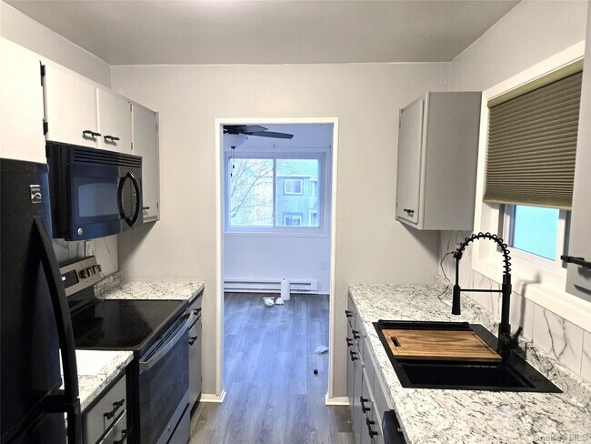 Building Photo - 110 Sterling St