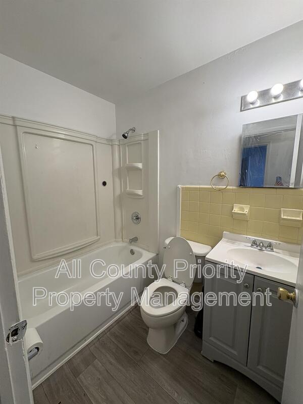 Building Photo - 1015 Da Vinci St