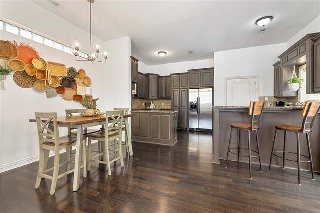 Building Photo - 619 N Rupple Rd