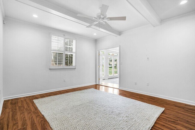 Building Photo - Prime Greenville Location! 3BR Ground Floor Condo in Gated Community