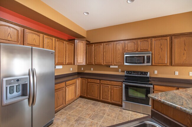 Building Photo - 1141 W Tenniel Dr