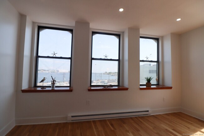 Building Photo - 209 Bank St