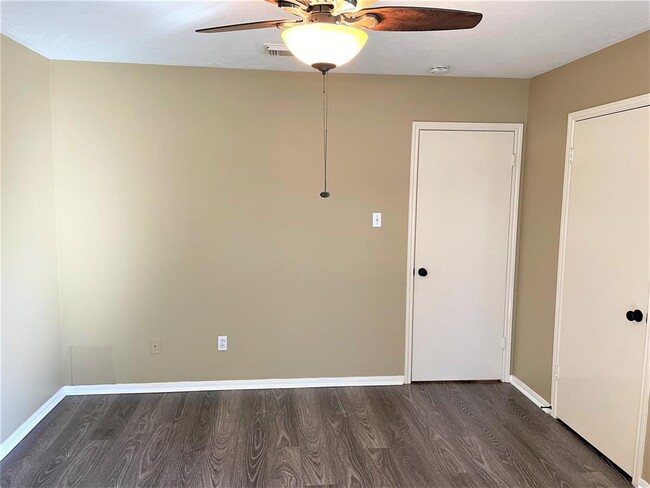 Building Photo - 15122 Red Cedar Cove Ln