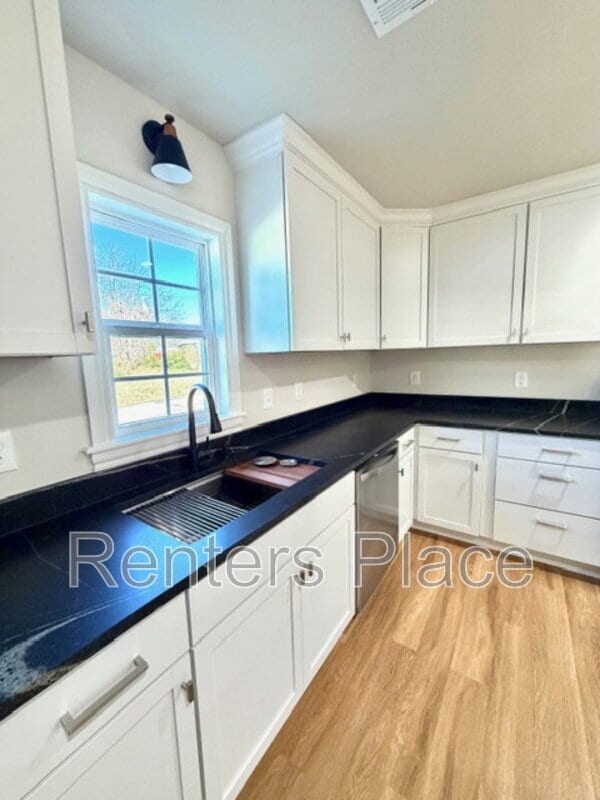 Building Photo - 543 N Ridgeway St