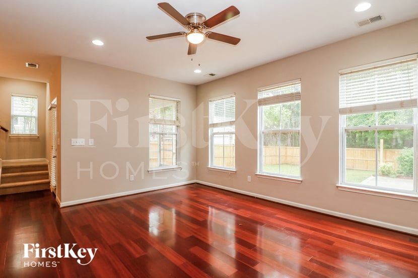 Building Photo - 577 Delafield Dr