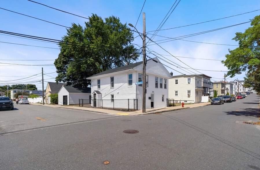 Building Photo - 47 Roosevelt St