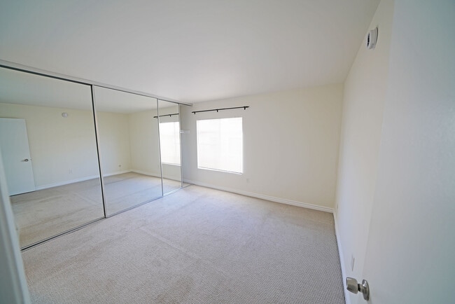 Building Photo - 18350 Hatteras St