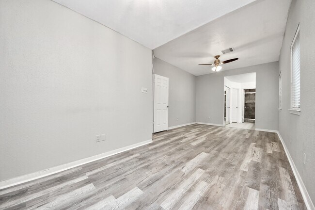 Building Photo - 3402 Hidden Creek Dr