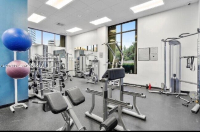 Building Photo - 100 Bayview Dr
