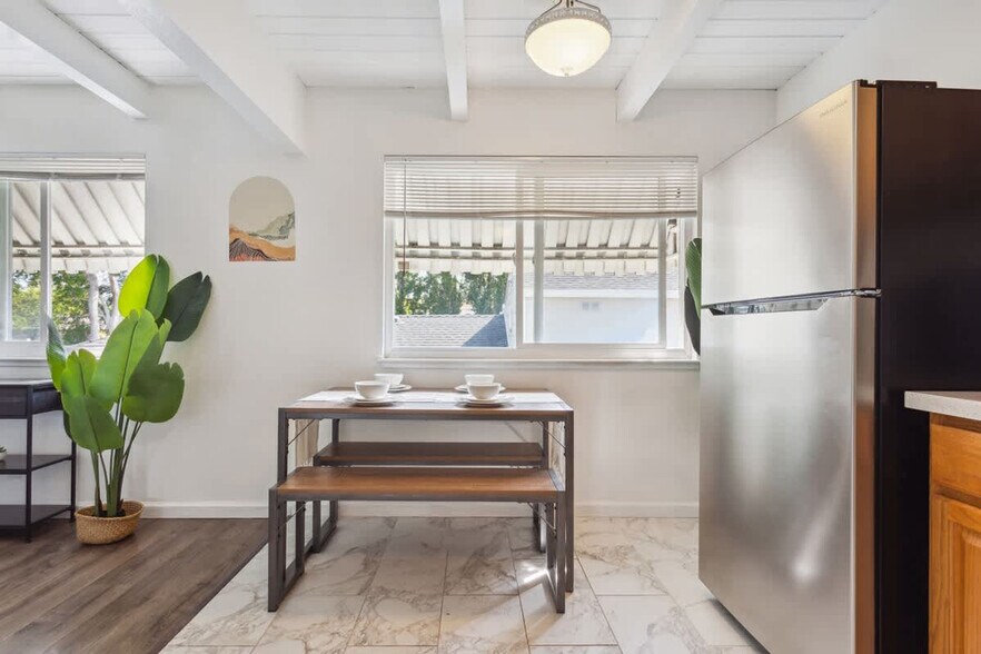 Building Photo - 2312 Bonar St