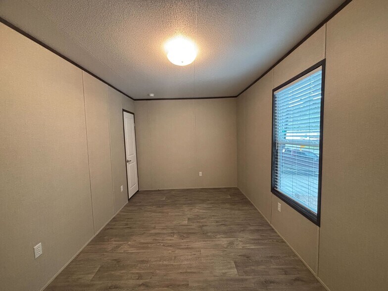 Building Photo - 127 Peggy St